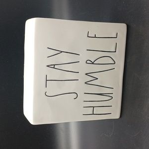 Rae Dunn White Ceramic Plaque/Sign Says "Be Humble and Be Kind"